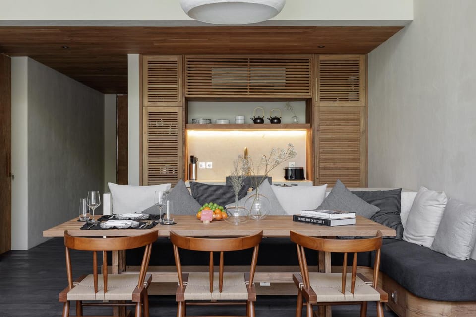 Dining area, kitchen