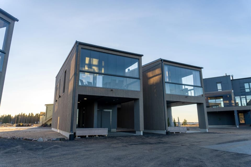 Property building, Day