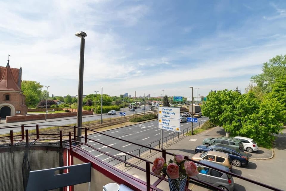 Neighbourhood, City view, Location