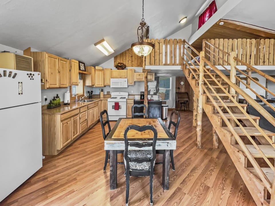 Cedar Mountain Bunkhouse cabin Cabin in Colorado