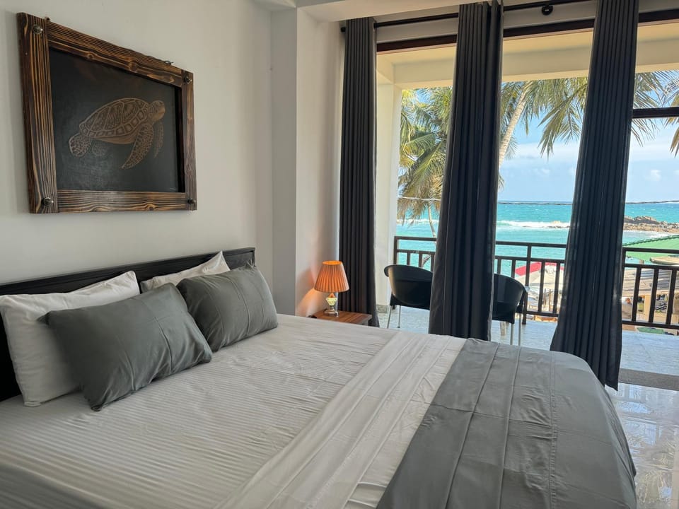 Turtle Beach House Hotel in Southern Province