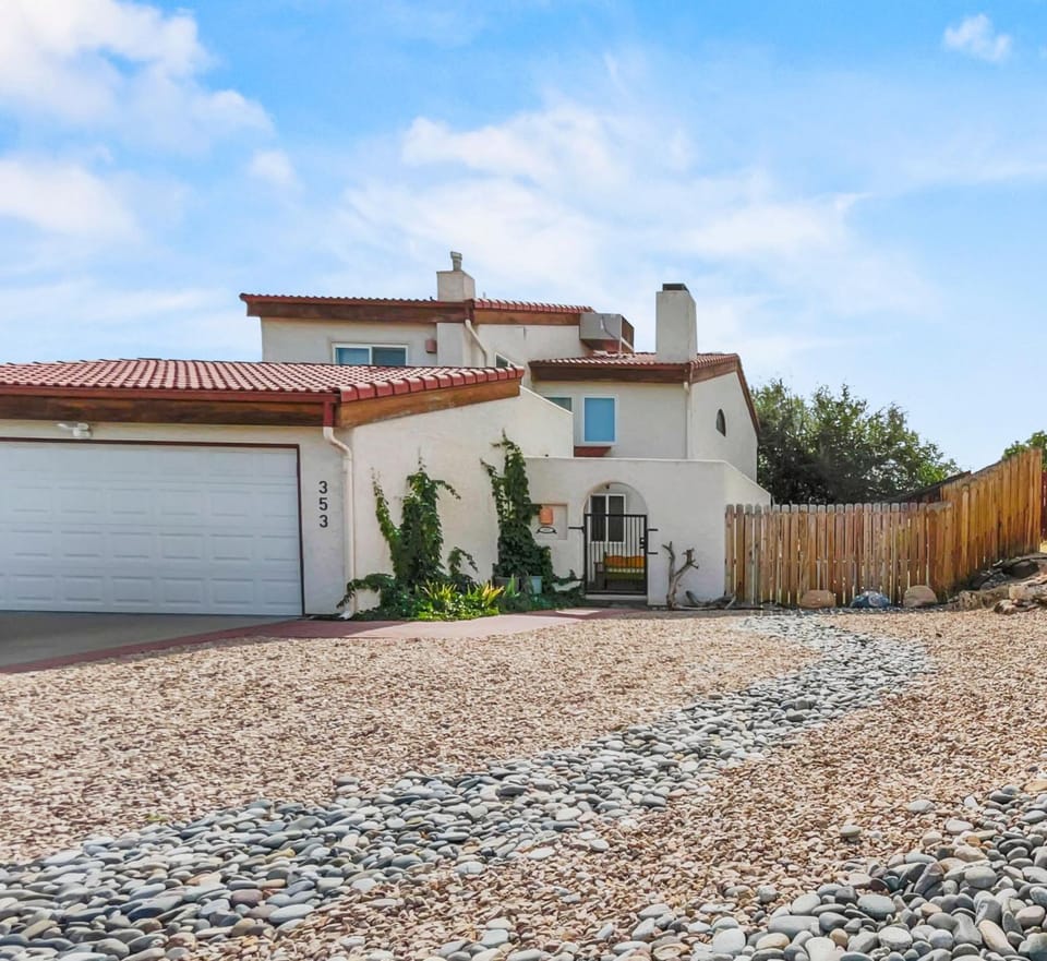 Fairway Desert Vista-Valley Views Next to Golf home House in Grand Junction