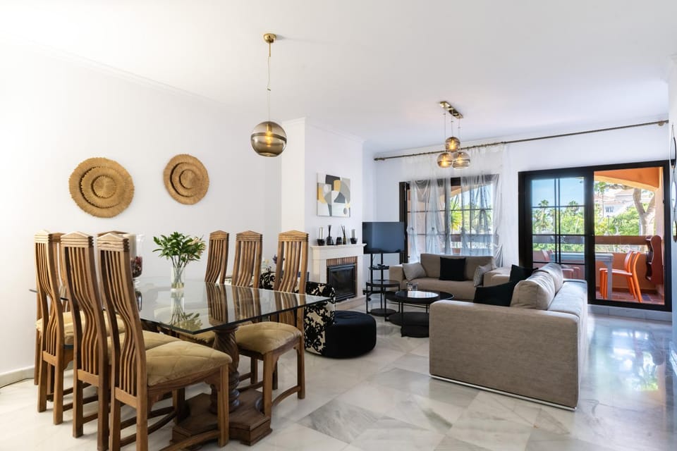 Stunning 3BR in Hacienda Del Sol Beach & Pool Apartment in Costa del Sol