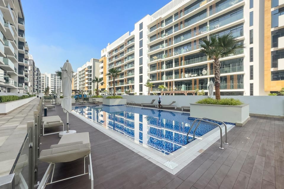 Property building, Patio, Day, Pool view, Swimming pool, sunbed
