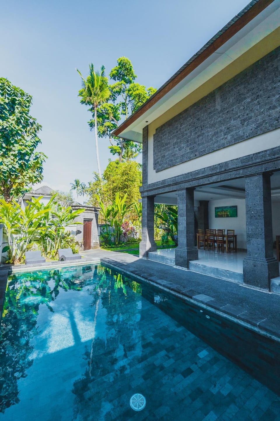 Property building, Day, Pool view, Swimming pool