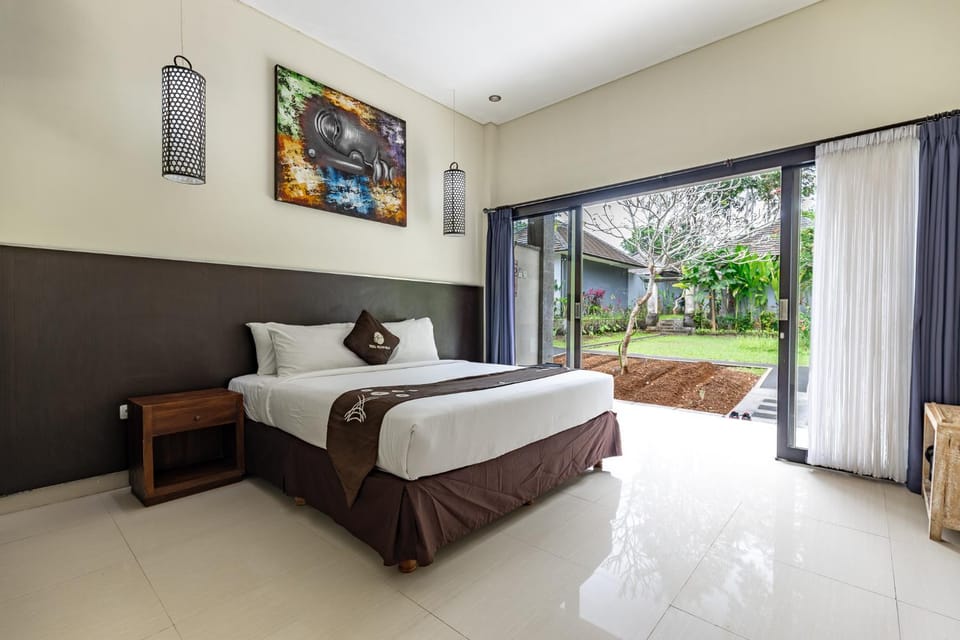 Bed, Photo of the whole room, Bedroom, Garden view