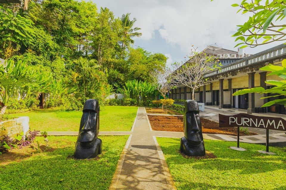 Property building, Neighbourhood, Garden, Garden view, Street view