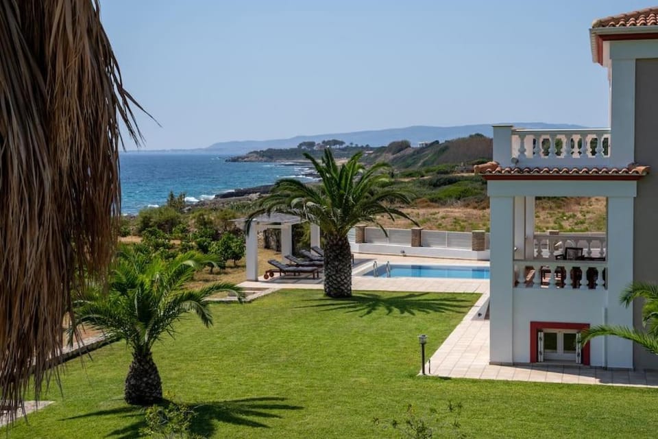 Property building, Sea view, Swimming pool