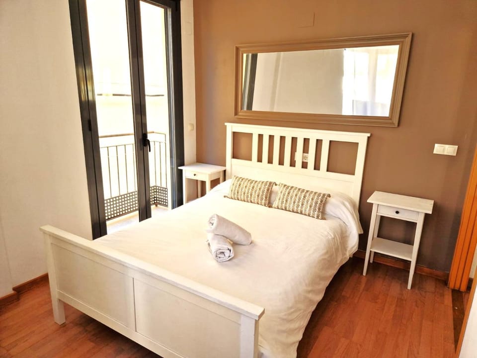 Very centric apartment, lightful, well equipped and decorated, with castle views, and besides a nice Plaza in Old Town Apartment in Alicante