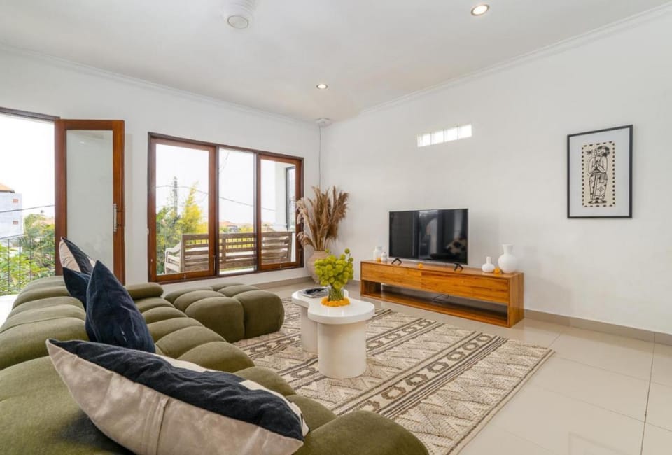 Communal lounge/ TV room, Living room, Seating area, Evening entertainment