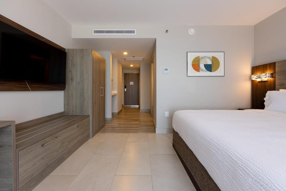 Bed, TV and multimedia, Photo of the whole room, Bedroom, air conditioner