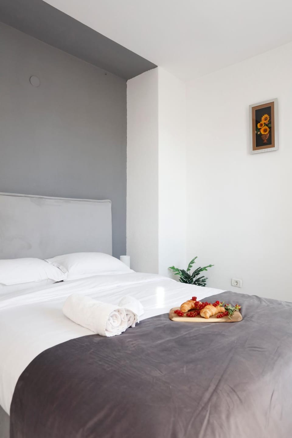 Bedroom, towels