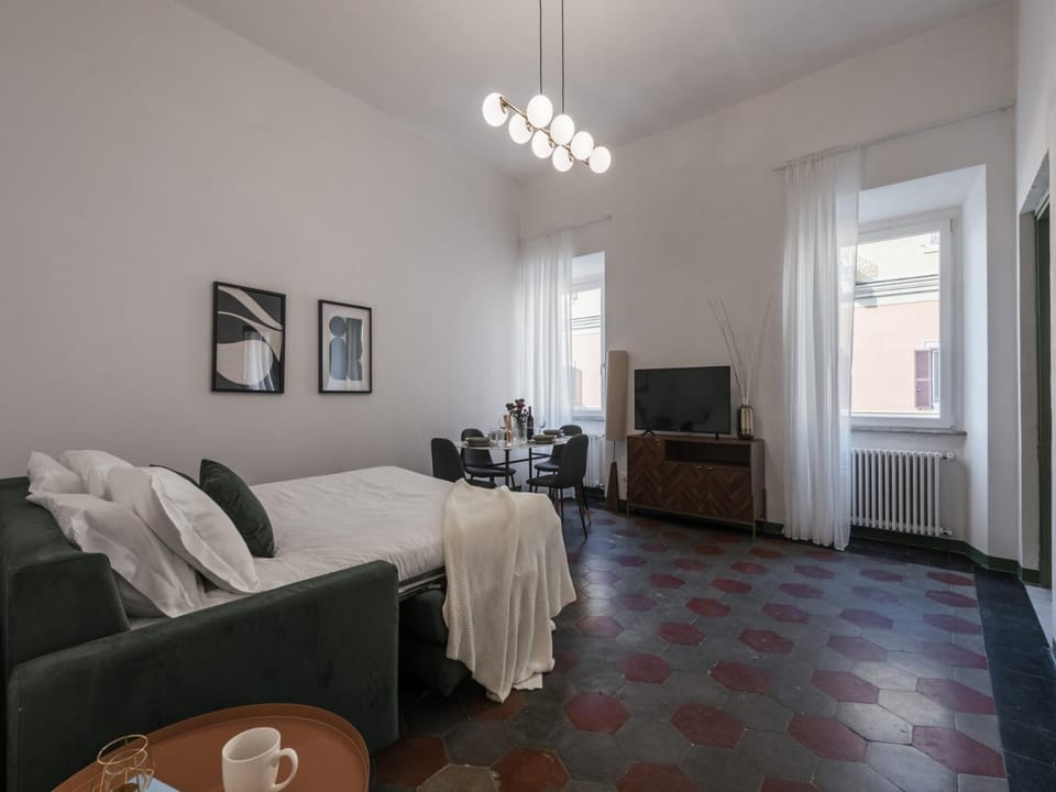 TV and multimedia, Living room, Photo of the whole room, Seating area, Evening entertainment