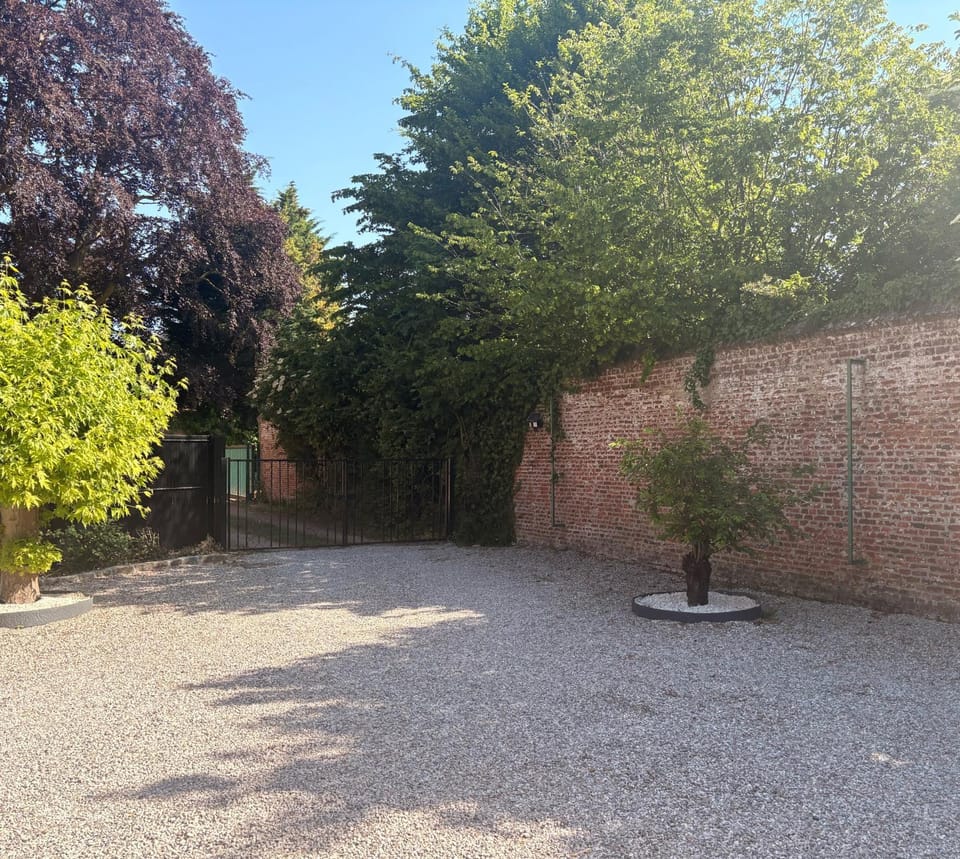 Au pied de Lille, parking privé inclus Bed and Breakfast in Lille