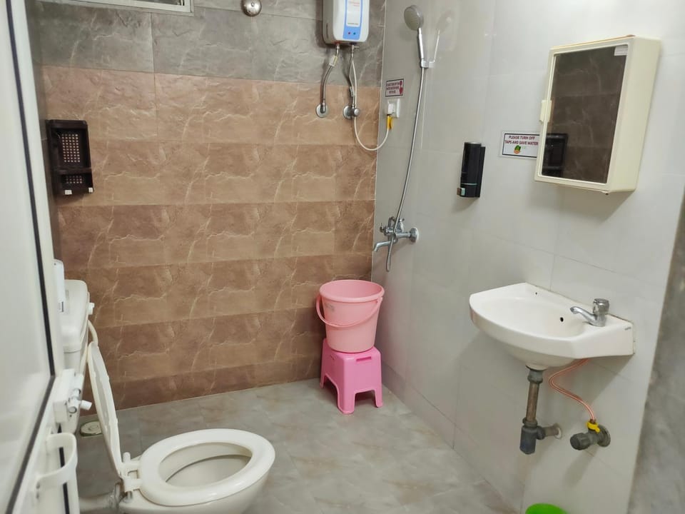 Ivory Room, AC, Smart TV, Ensuite, Independent Homestay Vacation rental in Mumbai