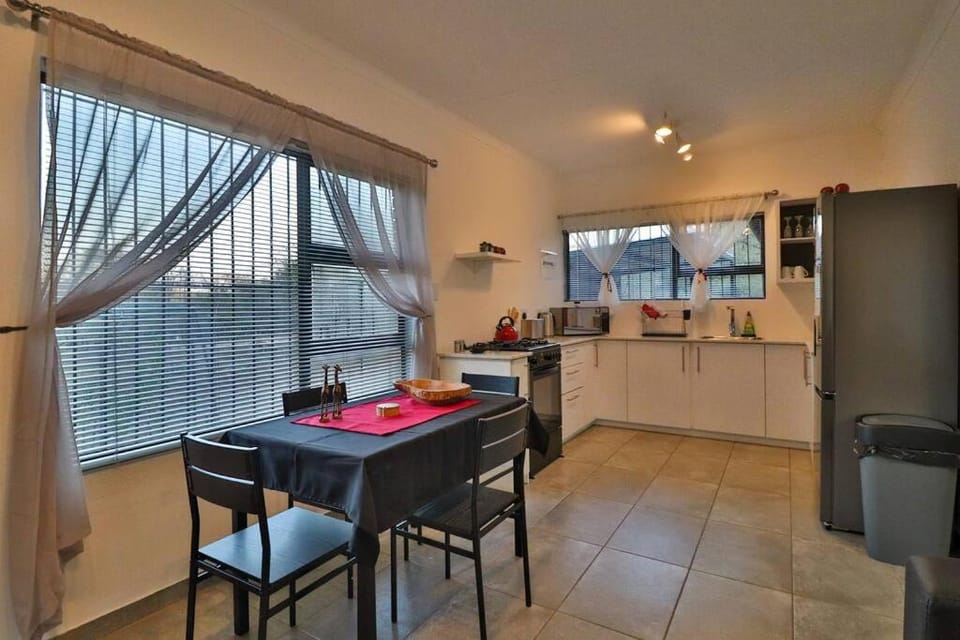 Kitchen or kitchenette, Dining area, oven, stove, toaster