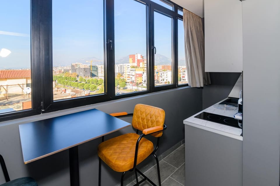 Kitchen or kitchenette, Dining area, Garden view, Inner courtyard view, minibar, pet friendly