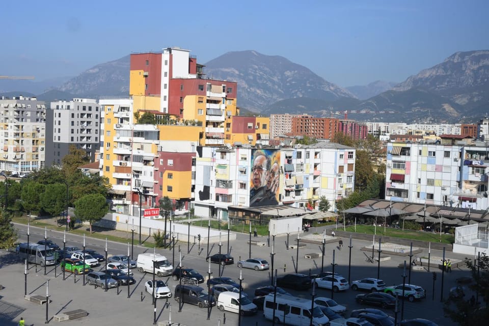 Property building, Day, Neighbourhood, Natural landscape, Bird's eye view, City view, Mountain view, Street view, Location, Parking