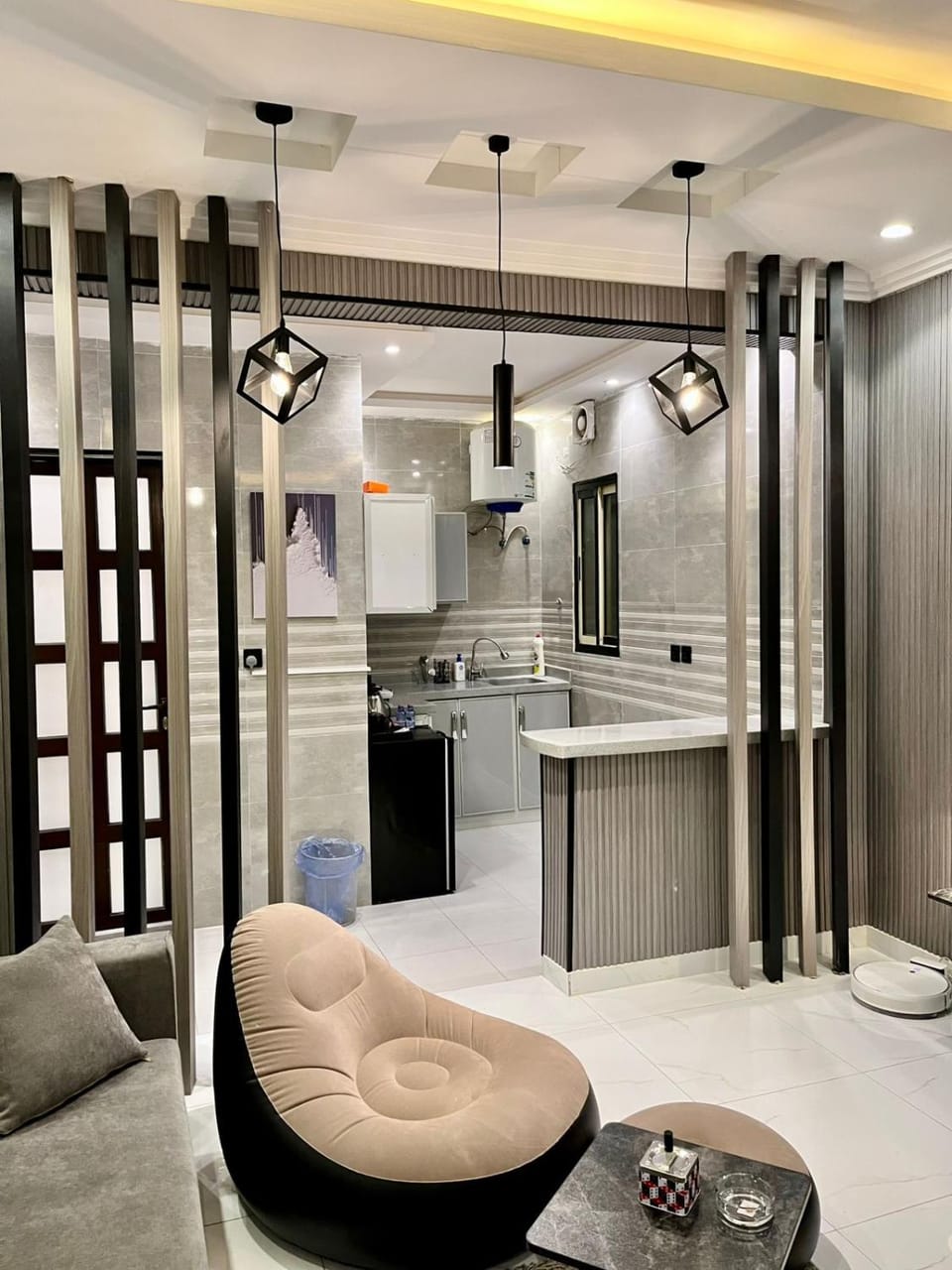 Kitchen or kitchenette, Living room, Lounge or bar, Seating area, minibar