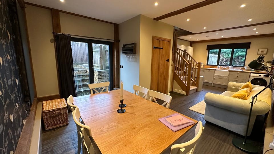 Cuckoo Penn Hideaway - Luxury Cotswold Retreat House in Stroud