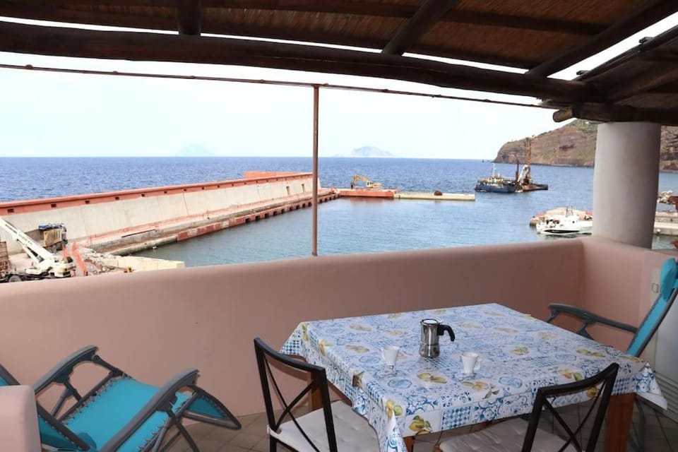 Casa Lemon - on the Scalo Galera port in Malfa House in Sicily