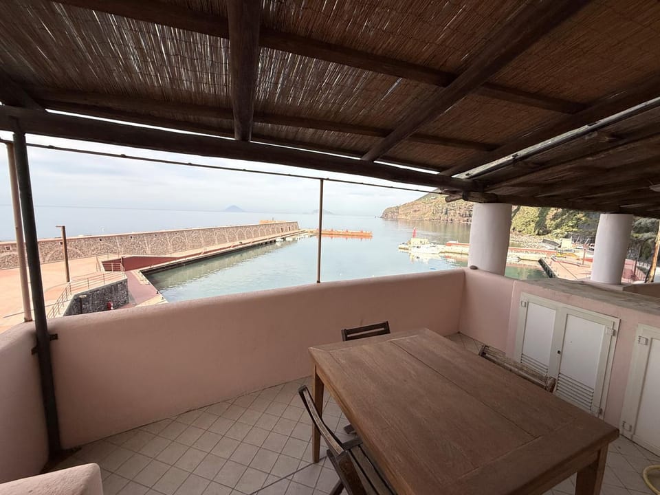 Casa Lemon - on the Scalo Galera port in Malfa House in Sicily