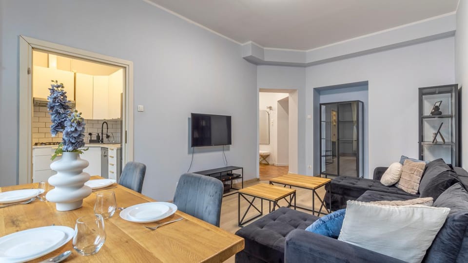 TV and multimedia, Living room, Dining area