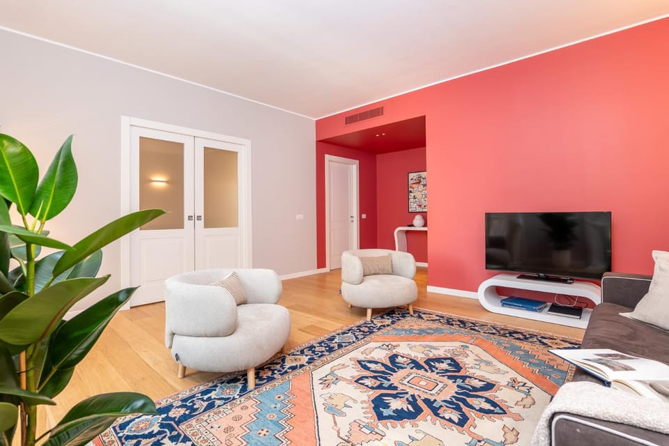 Communal lounge/ TV room, TV and multimedia, Living room, Seating area, Evening entertainment