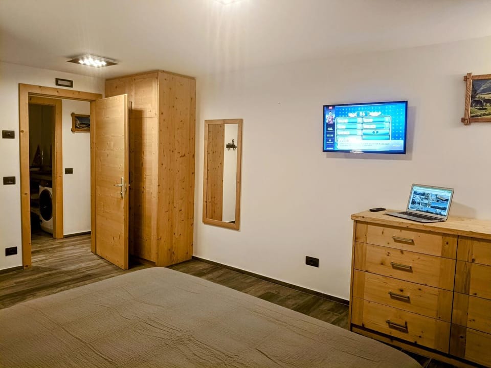 TV and multimedia, Bedroom, wardrobe