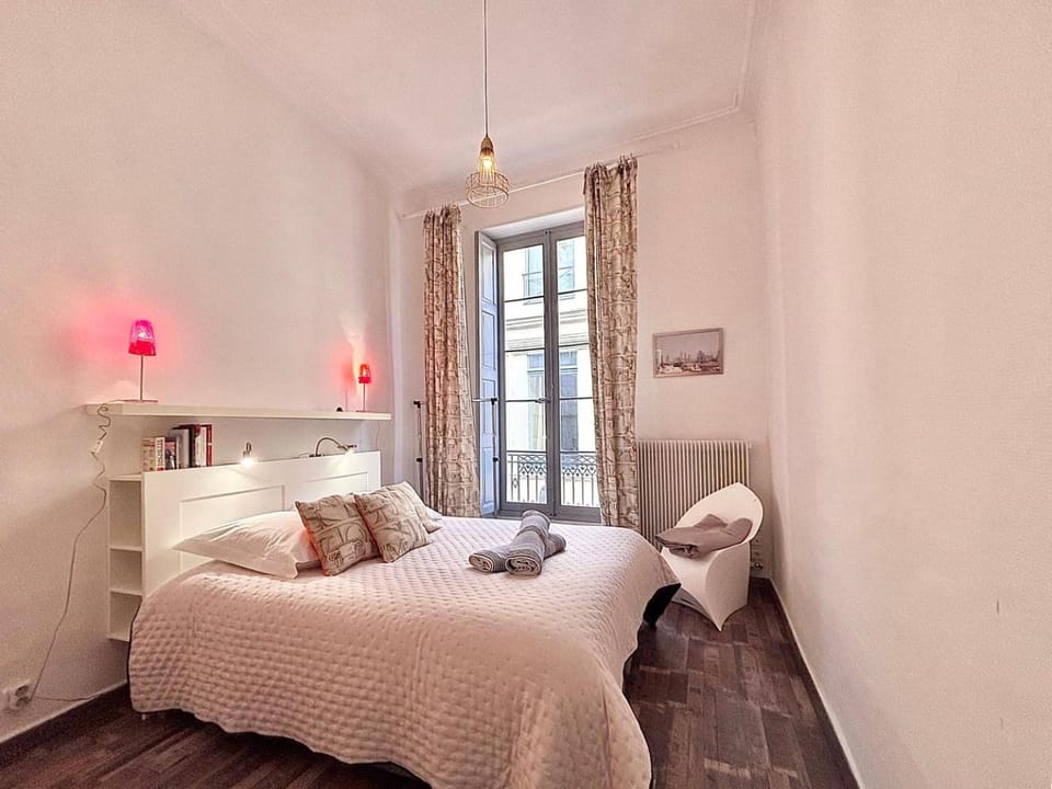 Le 22, T3 centre Nîmes Maison Carrée, 2 chambres Apartment in Nimes