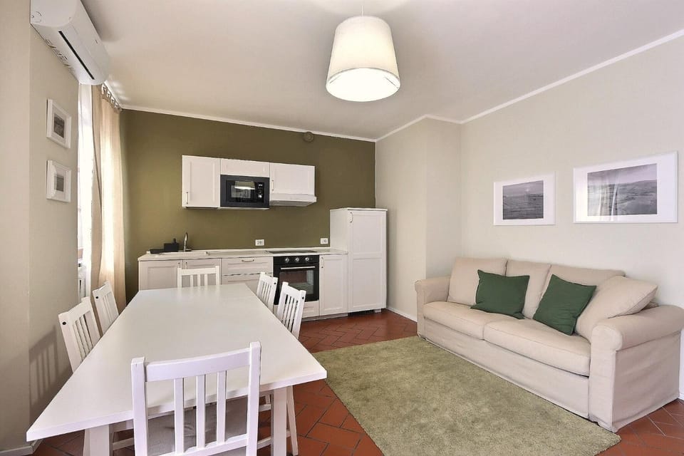 Kitchen or kitchenette, Living room, Seating area