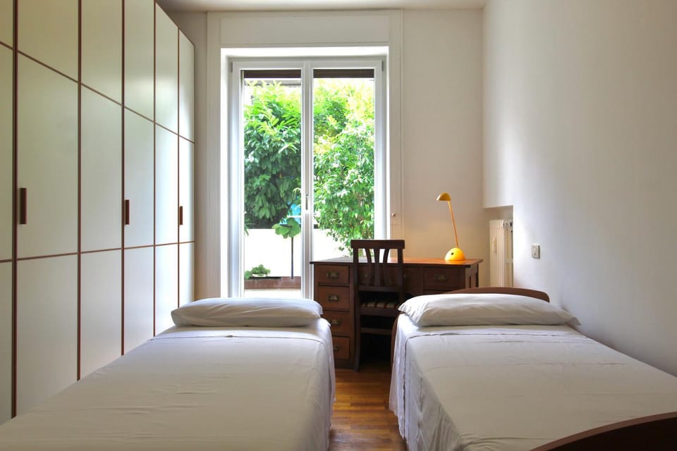 Bed, Decorative detail, Bedroom, flat iron, internet, wardrobe