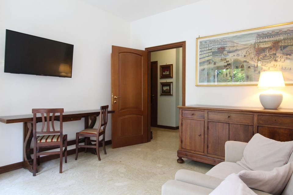 TV and multimedia, Living room, Decorative detail, internet