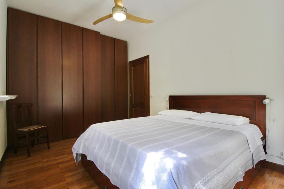 Bed, Decorative detail, Bedroom, internet, wardrobe