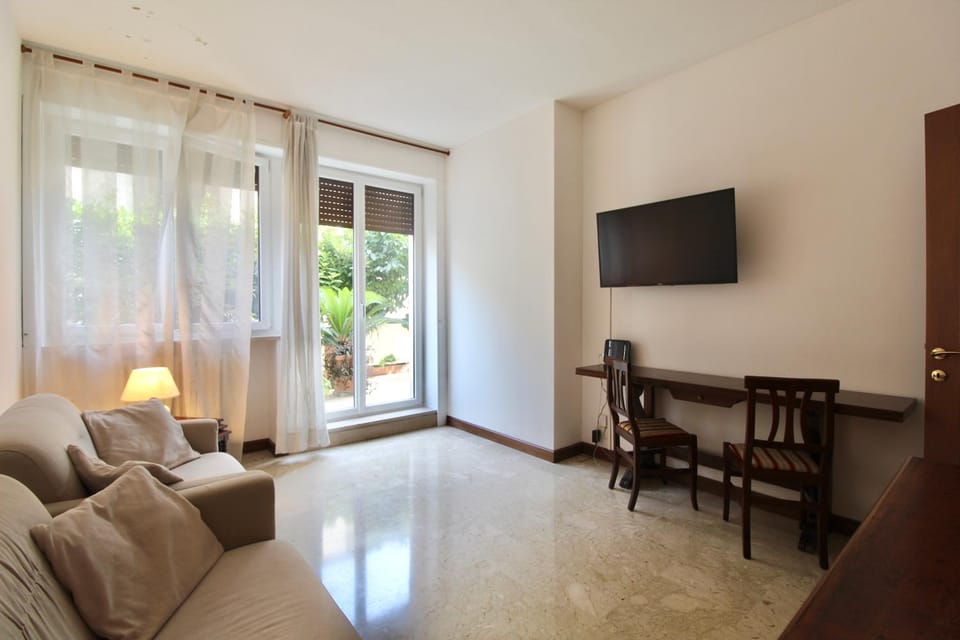 TV and multimedia, Living room, Decorative detail, internet