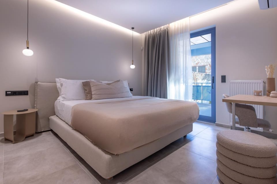 Bed, Living room, Photo of the whole room, Bedroom