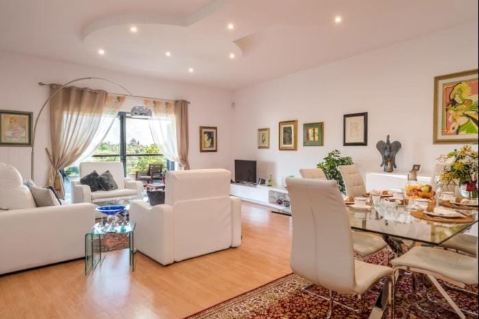 Living room, Dining area
