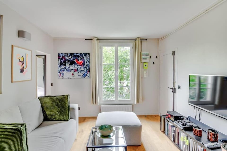 Bel appartement 2 pièces place de la République 75011 Apartment in Paris