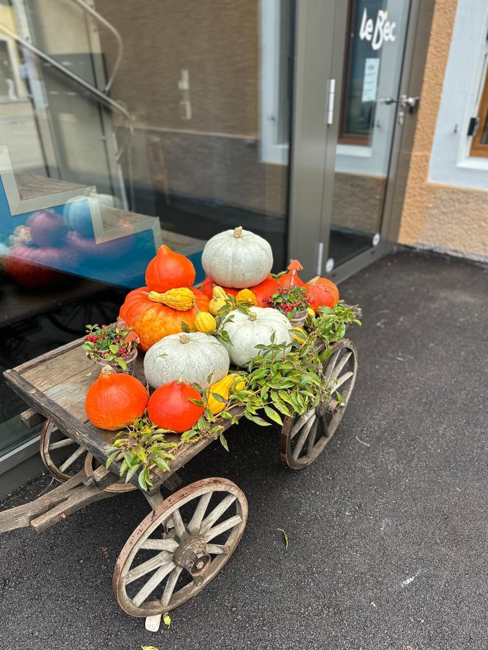 Property building, Decorative detail