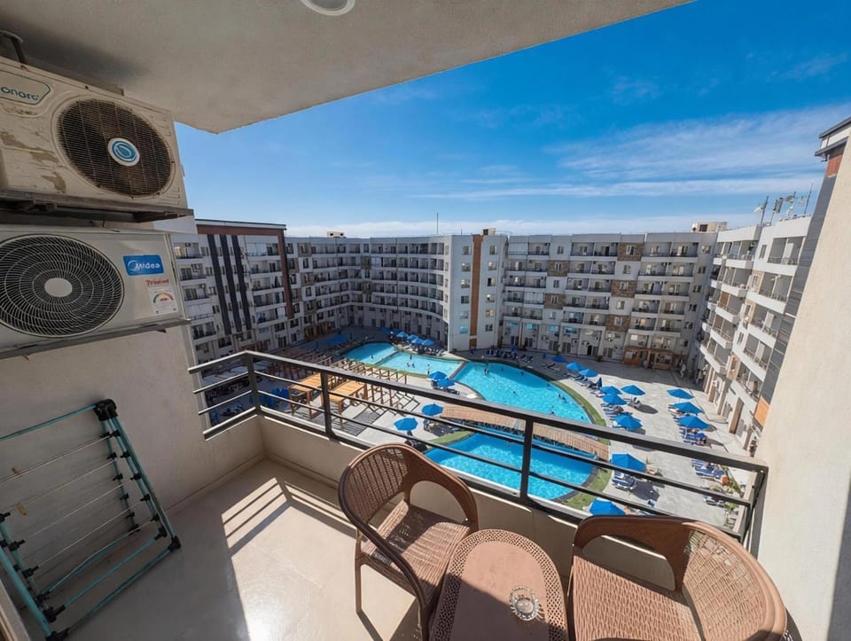View (from property/room), Balcony/Terrace, Pool view