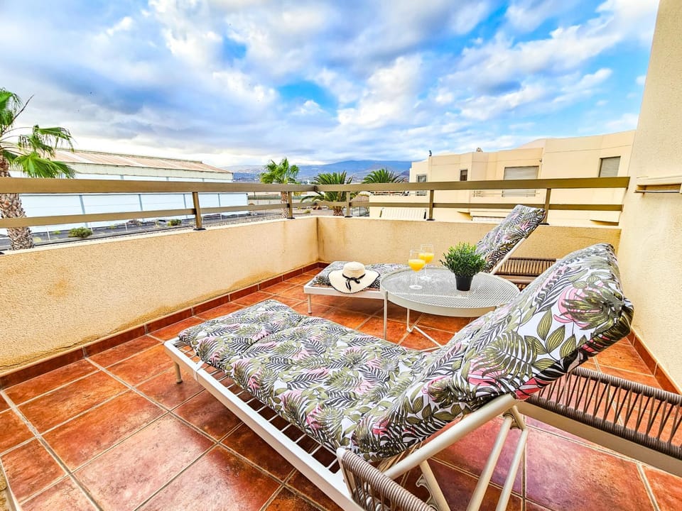 Balcony/Terrace, Mountain view, sunbed