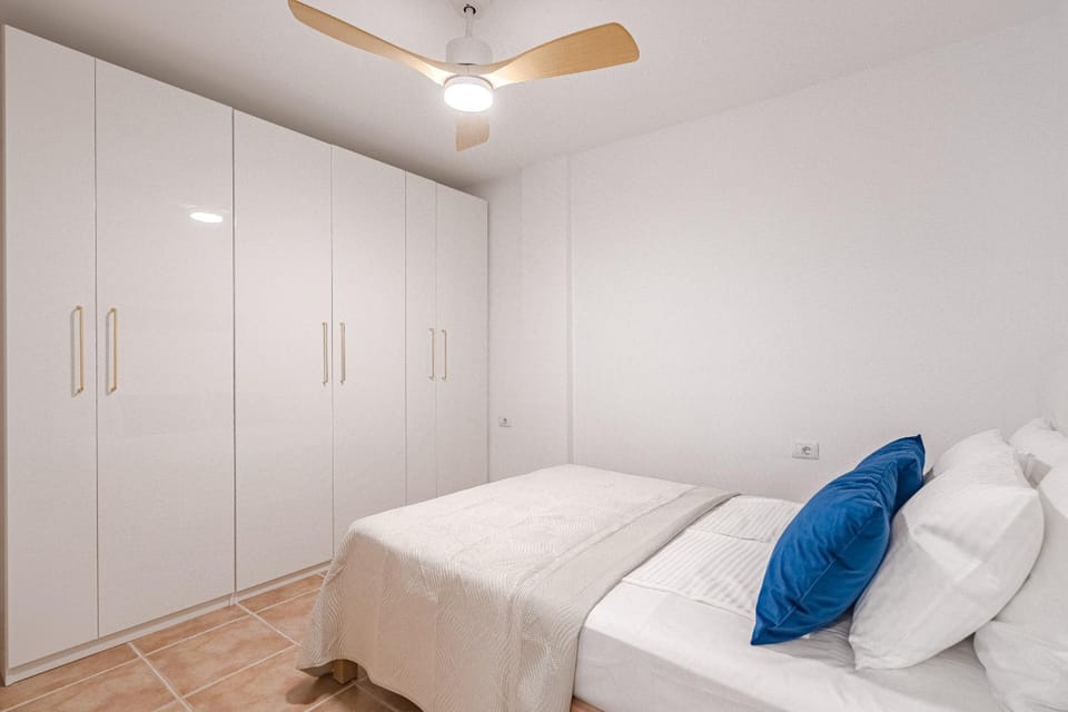 Bedroom, wardrobe