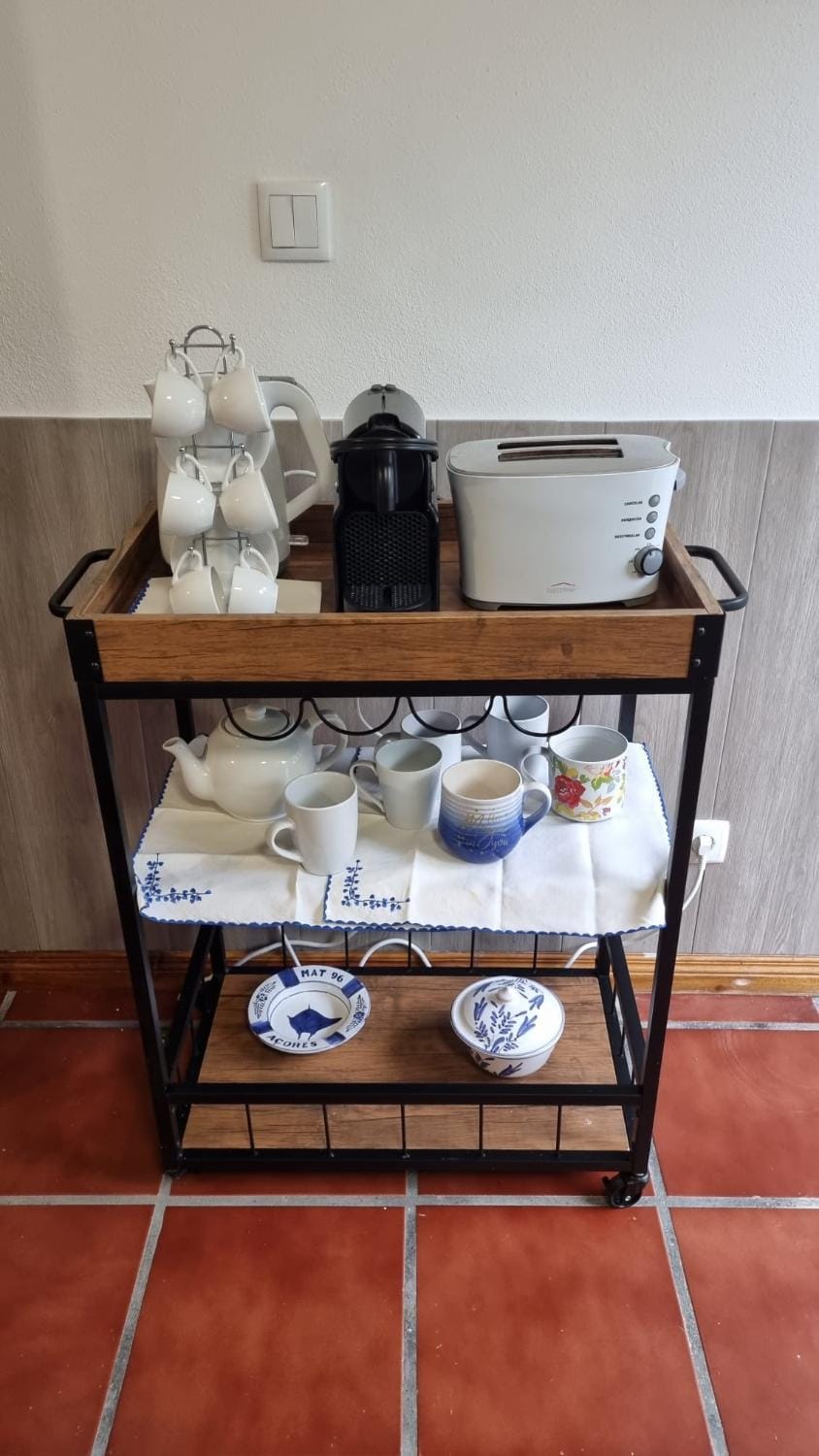 Coffee/tea facilities, toaster
