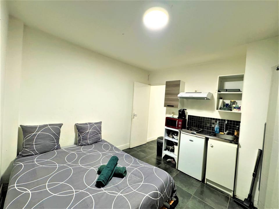 Studio Confortable Proche Gare Apartment in Île-de-France