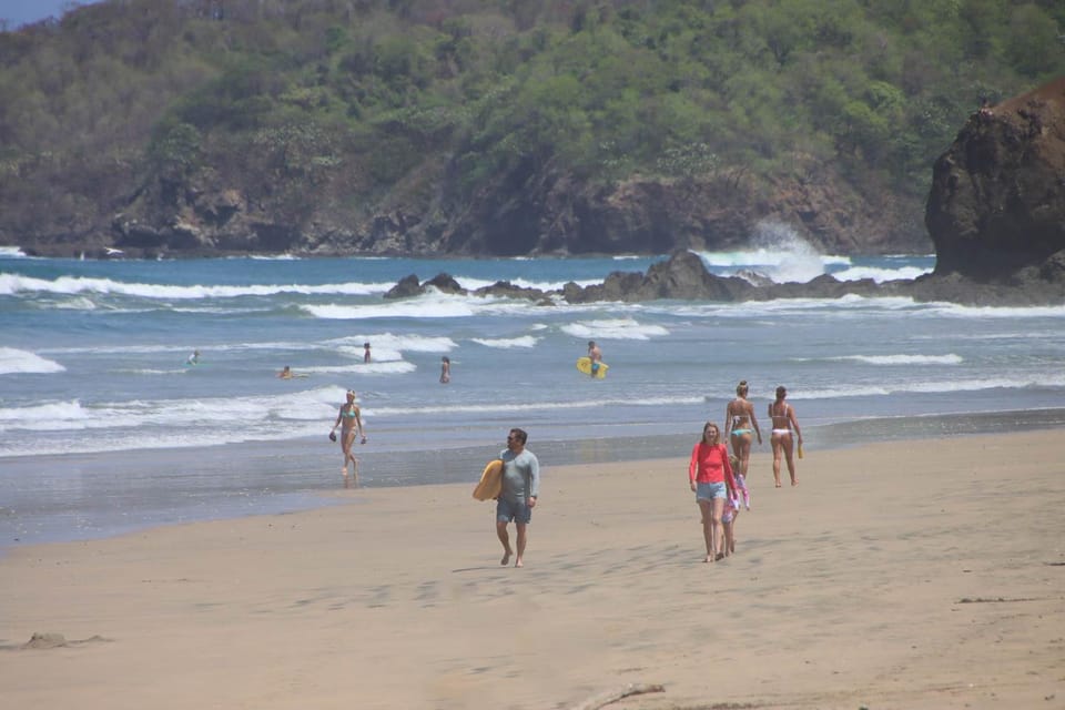 Villa Serenity 6 bedroom - 1 minute to the beach House in Guanacaste Province
