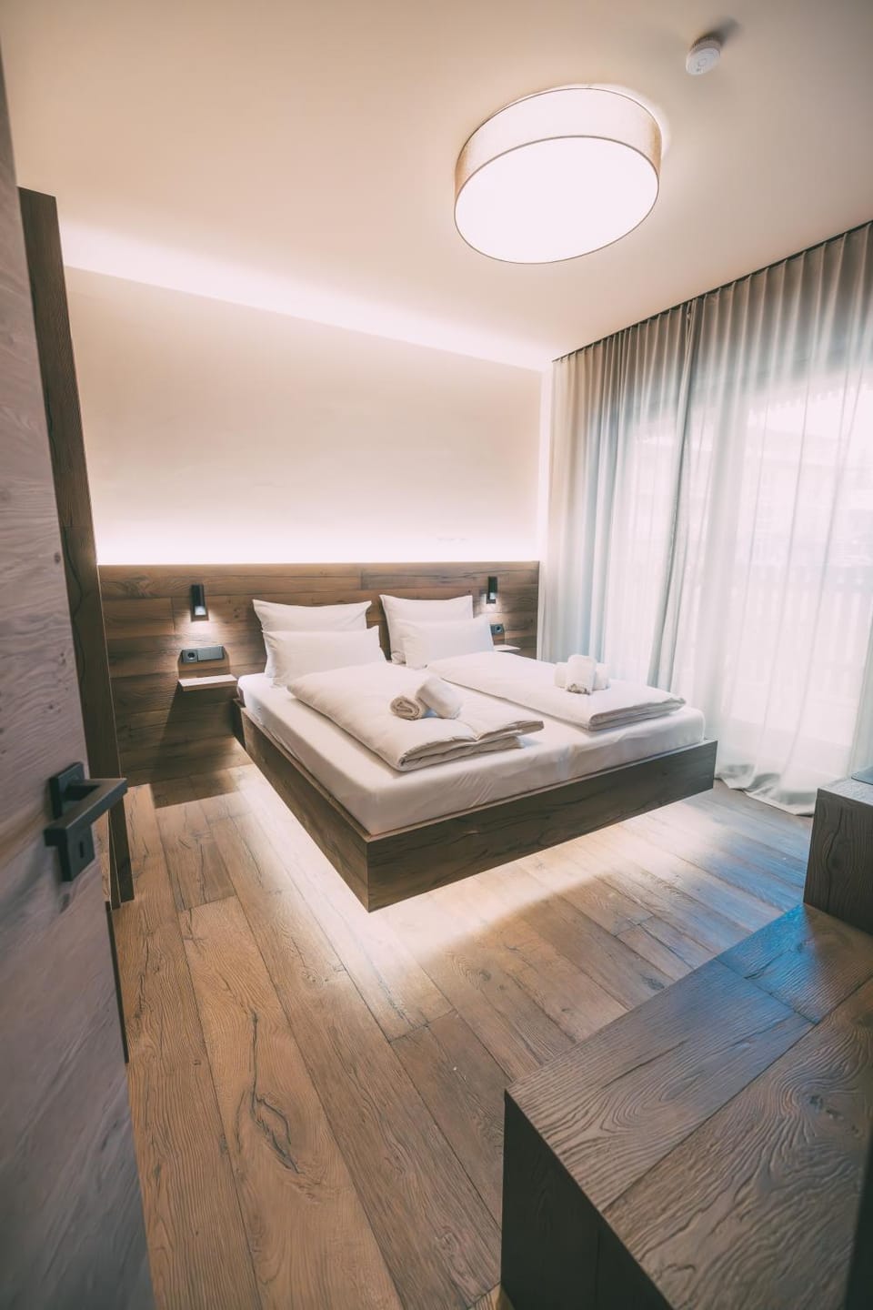 Bed, Photo of the whole room, Bedroom, towels