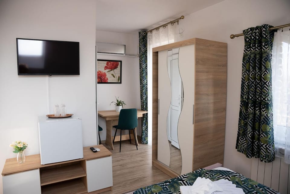 TV and multimedia, towels, wardrobe, air conditioner