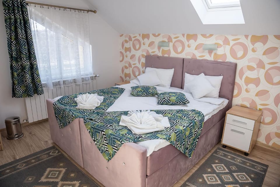Bed, towels
