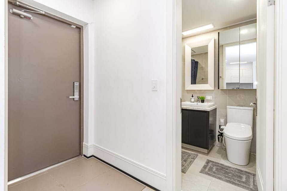 Современная рядом с пирамидой Apartment in Kazakhstan