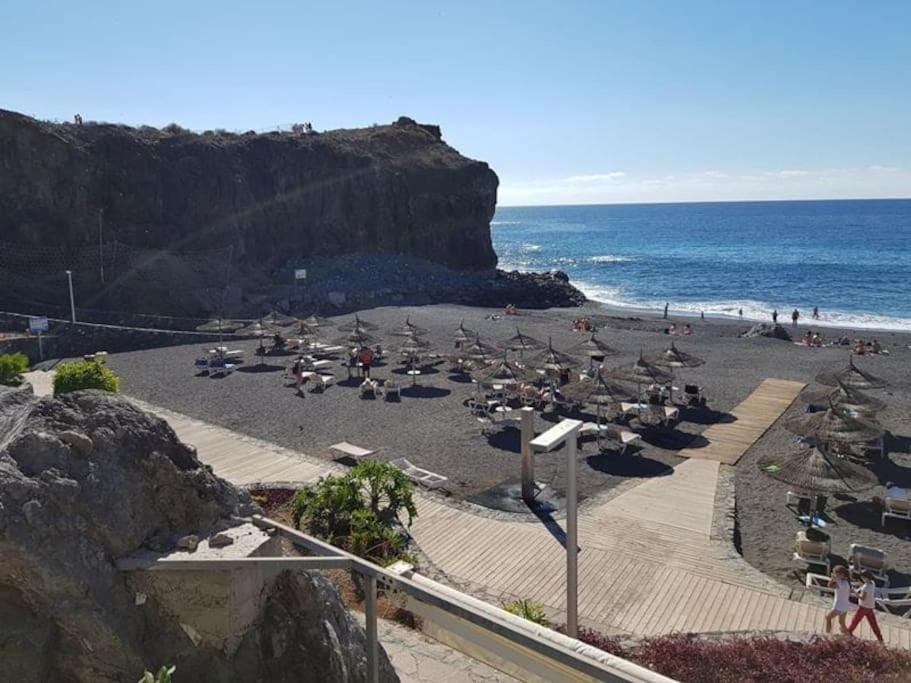 Nearby landmark, Day, People, Natural landscape, Beach, Sea view, group of guests, sunbed